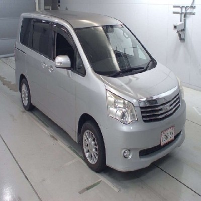 Toyota Noah 2010 2000 Image